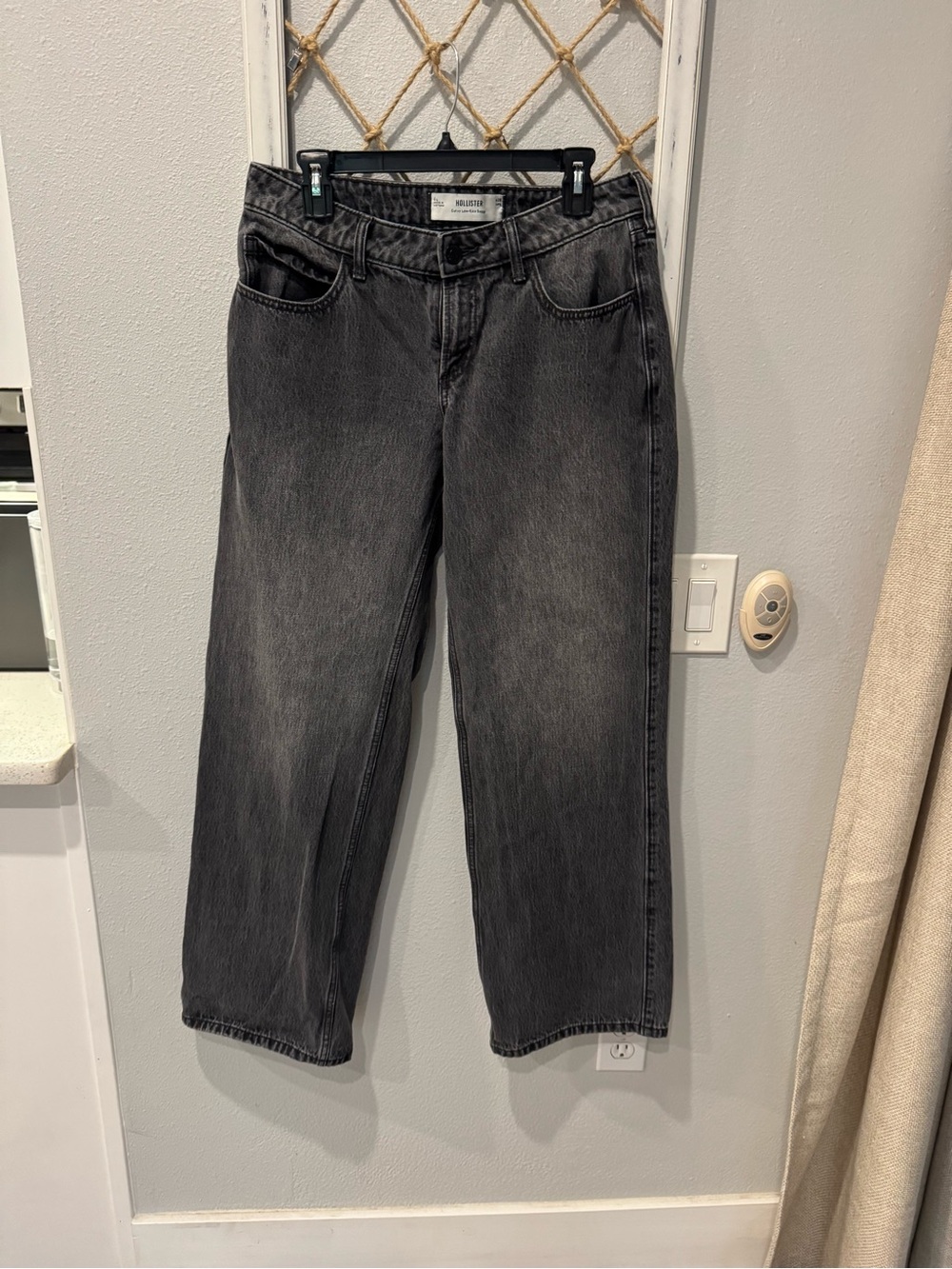 Hollister Curvy Low-Rise Baggy Women’s Jeans